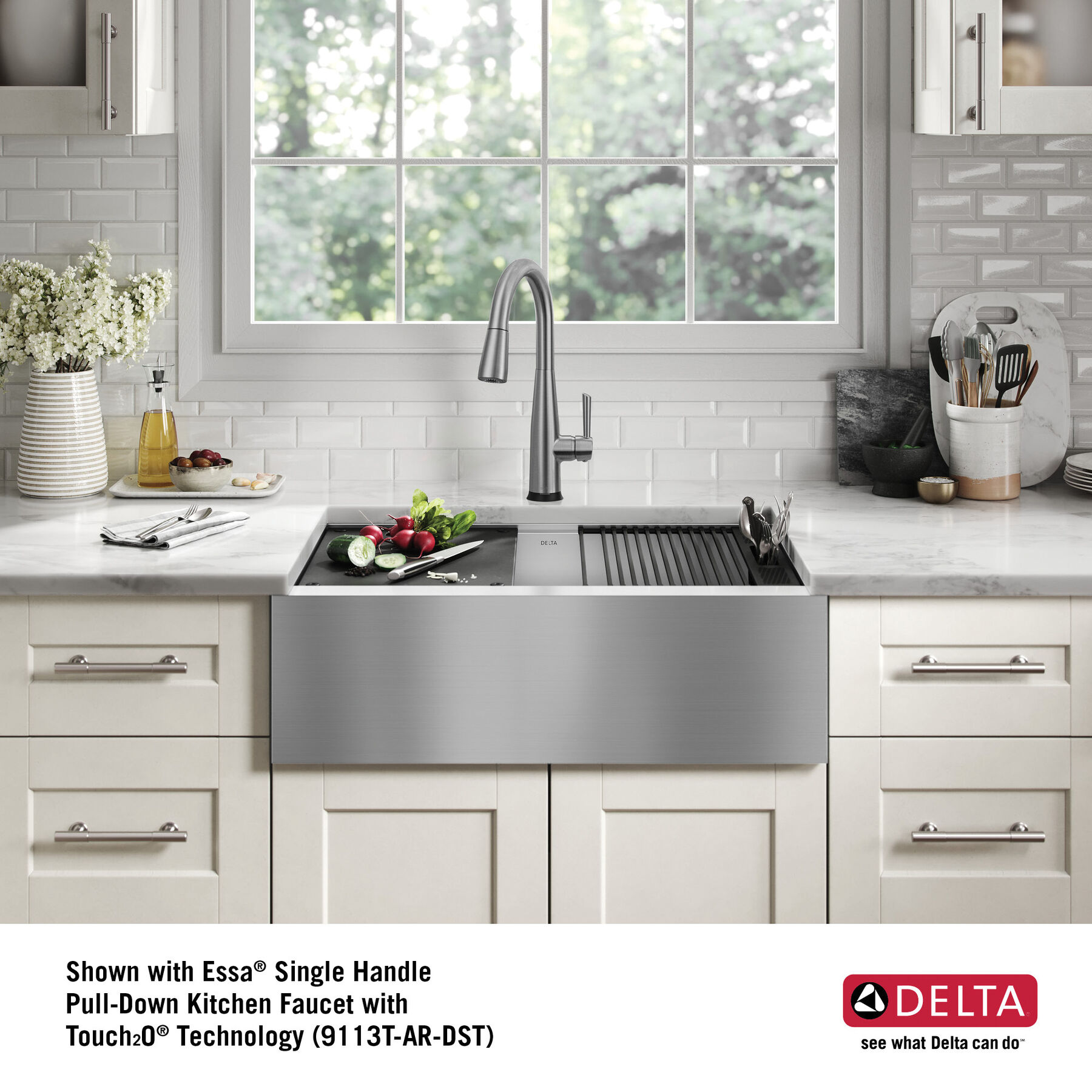 Lavabo de cocina estilo campestre/borde delantero tipo estación de trabajo con un receptáculo de acero inoxidable calibre 16 de 33" de montaje bajo encimera, con reborde WorkFlow™ y accesorios, imagen 14